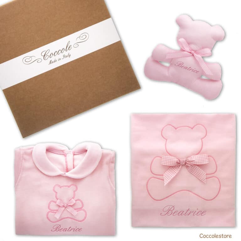 Regalo nascita personalizzato composto da copertina, tutina e doudou rosa