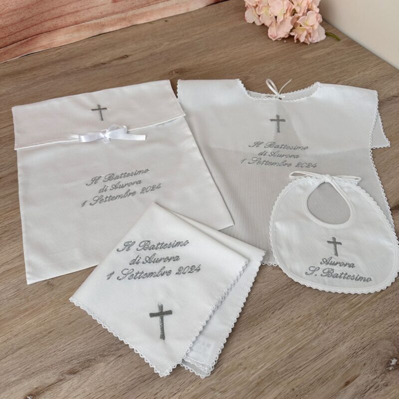 Componi il tuo Set battesimo croce personalizzato in piquet