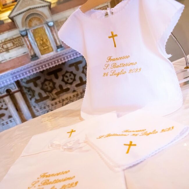 Componi il tuo Set battesimo croce personalizzato in piquet