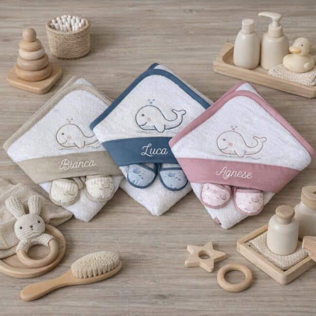Accappatoio Neonato Personalizzato ricamo balena in 3 colori