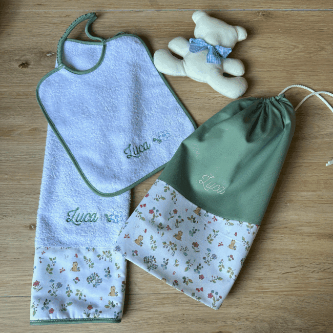 Set Asilo Nido Personalizzato Orsetto nel Bosco Salvia